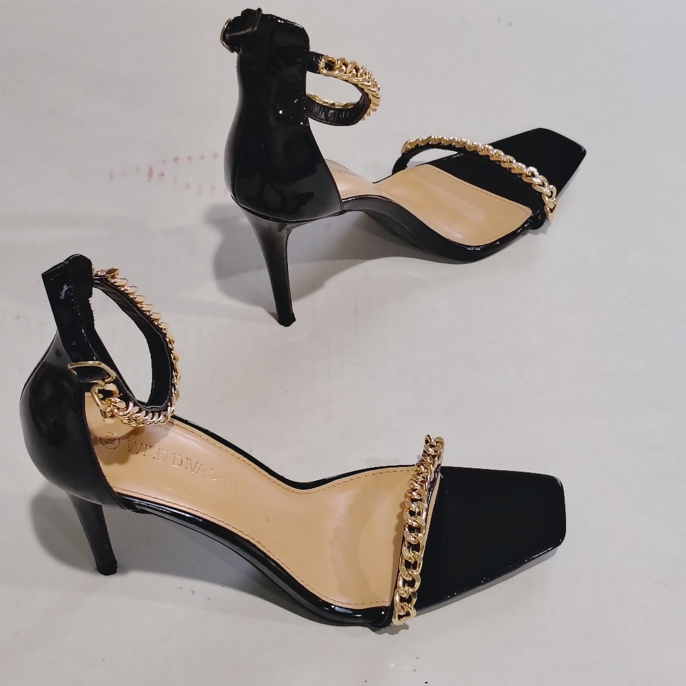 Wild Diva Elegant Black Heels with Gold Chain Detail